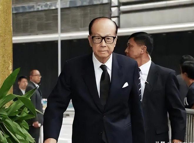 李嘉诚发出“灵魂5问”称其站错了队pg电子娱乐平台三天点名三次！痛批(图13)